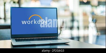 POZNAN, POL - 6. FEB 2021: Laptop-Computer mit Logo von Workday, einem amerikanischen On-Demand (Cloud-basierten) Finanzmanagement- und Humankapitalmana Stockfoto