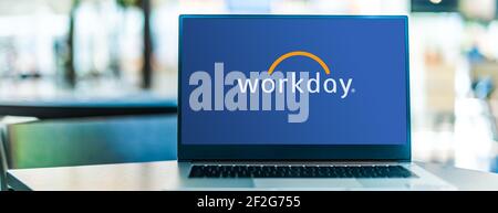 POZNAN, POL - 6. FEB 2021: Laptop-Computer mit Logo von Workday, einem amerikanischen On-Demand (Cloud-basierten) Finanzmanagement- und Humankapitalmana Stockfoto