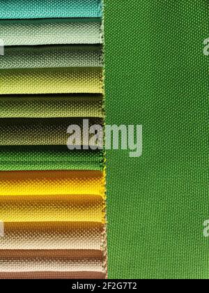 Beispiele von bunten Stoff Textur Hintergrund. Grüne Skala. Stockfoto