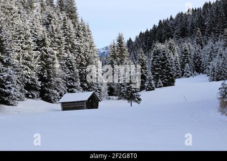 Winterwanderung bei Gerold, bei Klais, Europa, Deutschland, Bayern, Oberbayern, Werdenfels, Winter, stimmungsvolle Schneelandschaft Stockfoto