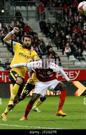 Marko BASA (25 Lille) und Prinz ONIANGUE (8 Reims) während des französischen Champ L1 zwischen Stade Reims und Lille LOSC im Auguste Delaune Stadion am 09. november 2014 - Foto Anthony Serpe / DPPI Stockfoto