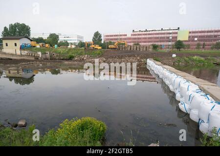 Fluss Damm Reparatur Bauarbeiten Stockfoto