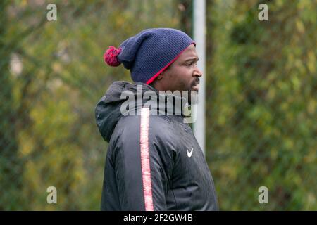 Bernard Mendy Cheftrainer von Paris Saint-Germain während der Paris Saint-Germain Trainings- und Pressekonferenz am 15. November 2019 im CSLBF in Bougival, Frankreich - Foto Antoine Massinon / A2M Sport Consulting / DPPI Stockfoto