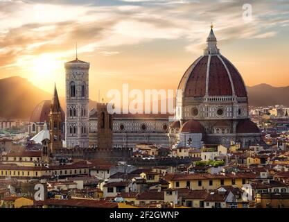 Blick auf Florenz und die Basilika der Heiligen Maria von der Blume, Italien Stockfoto