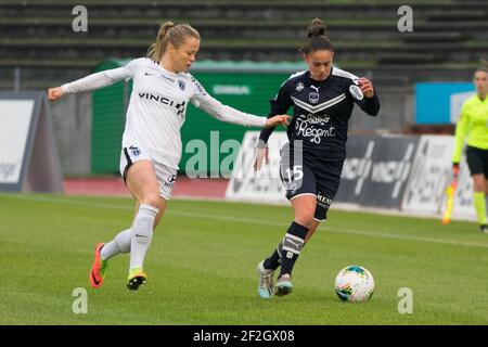 Julie Soyer vom FC Paris und Maelle Garbino vom Girondin de Bordeaux kämpfen während der französischen Frauenmeisterschaft D1 im Arkema-Fußballspiel zwischen dem FC Paris und dem Girondins de Bordeaux am 23. November 2019 im Stadion Interdépart Robert Bobin 1 in Bondoufle um den Ball, Frankreich - Foto Antoine Massinon / A2M Sport Consulting / DPPI Stockfoto