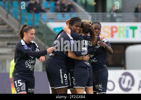 Maelle Garbino von Girondin de Bordeaux und Khadija Shaw von Girondin de Bordeaux feiern das Tor mit Teamkollegen während der französischen Frauenmeisterschaft, D1 Arkema Fußballspiel zwischen Paris FC und Girondins de Bordeaux am 23. November 2019 im Interdépart Robert Bobin 1 Stadion in Bondoufle, Frankreich - Foto Melanie Laurent / A2M Sport Consulting / DPPI Stockfoto