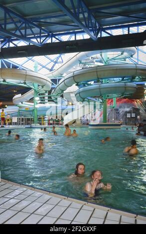 Hallenbad im Butlins Funcoast Welt, Skegness, England, UK. Ca. 80er Stockfoto