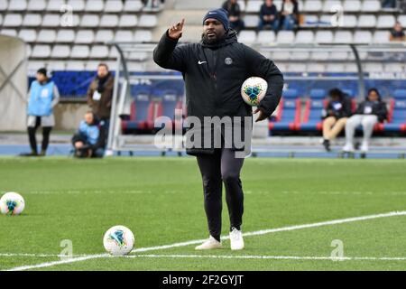 Bernard Mendy Cheftrainer Assistent der PSG vor der französischen Frauenmeisterschaft D1 Arkema-Fußballspiel zwischen dem FC Paris und Paris Saint-Germain am 15. Dezember 2019 im Charlety-Stadion in Paris, Frankreich - Foto Antoine Massinon / A2M Sport Consulting / DPPI Stockfoto