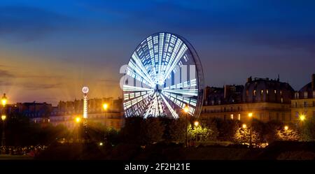 Leuchtende Riesenrad am Abend Paris, Frankreich Stockfoto