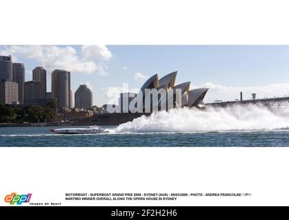 MOTORBOOT - SUPERBOAT GRAND PRIX 2008 - SYDNEY (AUS) - 09/03/2008 - FOTO : ANDREA FRANCOLINI / DPPI MARTIMO SIEGER IN DER GESAMTWERTUNG AM OPERNHAUS IN SYDNEY Stockfoto