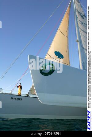 SEGELN - GRANDS RECORDS - DIE HERAUSFORDERUNG - RUND UM AUSTRALIEN REKORD - SYDNEY (AUS) START - 22/06/2005 - FOTO : ANDREA FRANCOLINI / DPPI GERONIMO CAP GEMINI SCHNEIDER ELECTRIC / SKIPPER : OLIVIER DE KERSAUSON (FRA) Stockfoto