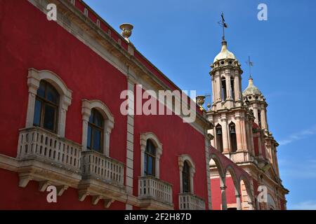 Fassadenansicht der legendären Hacienda de Gogorrón im Kolonialstil in San Luis Potosí, Mexiko. Stockfoto