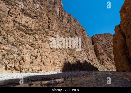 Todgha-Schlucht, Marokko - 13. April 2016: Blick auf die Todgha-Schlucht, in der Region des Hohen Atlasgebirges von Marokko. Stockfoto