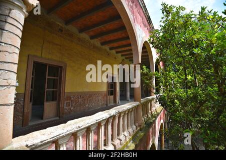 Landschaft mit Blick auf die legendäre Kolonialstil Hacienda de Gogorrón in San Luis Potosí, Mexiko. Stockfoto