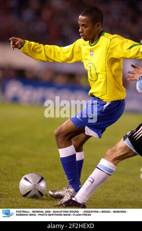 FUSSBALL - MONDIAL 2006 - QUALIFIKATIONSRUNDE - ARGENTINIEN V BRASILIEN - 08/06/2005 - ROBINHO (BH) - FOTO BERTRAND MAHE / FLASH DRÜCKEN Stockfoto