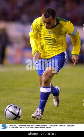 FUSSBALL - MONDIAL 2006 - QUALIFIKATIONSRUNDE - ARGENTINIEN V BRASILIEN - 08/06/2005 - CAFU (BRA) - FOTO BERTRAND MAHE / FLASH DRÜCKEN Stockfoto