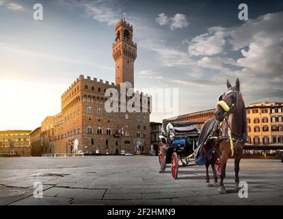 Pferd auf der Piazza della Signoria in Florenz in der Morgendämmerung, Italien Stockfoto