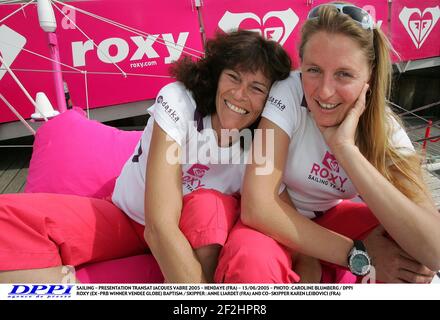 SEGELN - PRÄSENTATION TRANSAT JACQUES VABRE 2005 - HENDAYE (FRA) - 15/06/2005 - FOTO : CAROLINE BLUMBERG / DPPI ROXY (EX-PRB GEWINNERIN VENDEE GLOBE) TAUFE / SKIPPER : ANNE LIARDET (FRA) UND CO-SKIPPER KAREN LEIBOVICI (FRA) Stockfoto