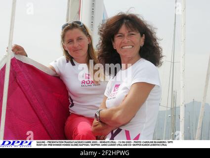 SEGELN - PRÄSENTATION TRANSAT JACQUES VABRE 2005 - HENDAYE (FRA) - 15/06/2005 - FOTO : CAROLINE BLUMBERG / DPPI ROXY (EX-PRB GEWINNERIN VENDEE GLOBE) TAUFE / SKIPPER : ANNE LIARDET (FRA) UND CO-SKIPPER KAREN LEIBOVICI (FRA) Stockfoto