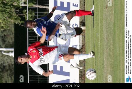 FUSSBALL - FREUNDSCHAFTSSPIELE 2005/2006 - AS MONACO V PORTSMOUTH FC - 23/07/2005 - ANDREAS ZIKOS (MON) / LOMANO LUA LUA (POR) - FOTO CAROLINE BLUMBERG / FLASH PRESS Stockfoto