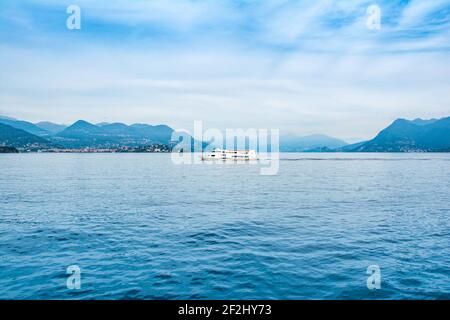 Exkursion Kreuzfahrt Boot auf dem Lago Maggiore auf einer Tour zwischen Borromäischen Inseln, Italien Stockfoto