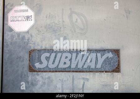 Rockbridge, Usa. März 2021, 11th. Das abgenutzte Subway Sandwiches Schild. Kredit: SOPA Images Limited/Alamy Live Nachrichten Stockfoto