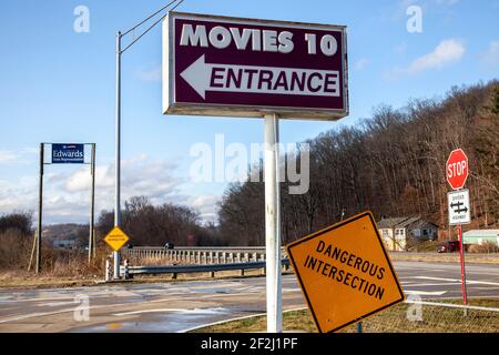 Rockbridge, Usa. März 2021, 11th. Fun Barn Movie 10 Theater abseits der Route 33. Kredit: SOPA Images Limited/Alamy Live Nachrichten Stockfoto