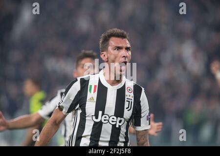 Mario Mandzukic von Juventus reagiert während des UEFA Champions League, Gruppe D, Fußballspiels zwischen Juventus FC und Sporting CP am 18. Oktober 2017 im Allianz Stadion in Turin, Italien - Foto Morgese - Rossini / DPPI Stockfoto