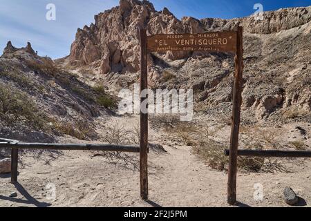 El Ventisquero, Quebrada de las conchas ist eine landschaftlich reizvolle Wüstenfahrt zwischen salta und cafayate entlang der berühmten Ruta 40 mit einer wunderschönen trockenen Wüstenlandschaft. Stockfoto