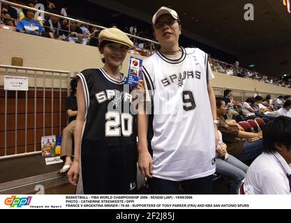 BASKETBALL - FIBA-WELTMEISTERSCHAFT 2006 - SENDAI (JAP) - 19/08/2006 FOTO : CATHERINE STEENKESTE / DPPI FRANCE V ARGENTINIEN GEWINNERIN / 70-80 - UNTERSTÜTZER VON TONY PARKER (FRA) UND NBA SAN ANTONIO SPURS Stockfoto