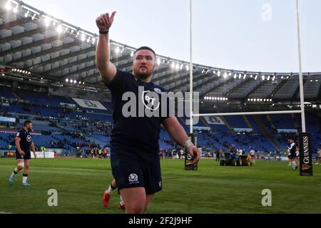 Zander Fagerson begrüßt seine Anhänger am Ende des Guinness Six Nations 2020, Rugby Union Match zwischen Italien und Schottland am 22. Februar 2020 im Stadio Olimpico in Rom, Italien - Foto Federico Proietti / DPPI Stockfoto
