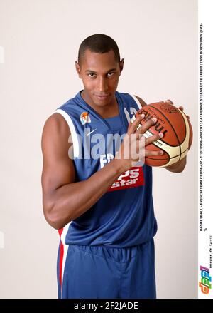 BASKETBALL - NAHAUFNAHME DER FRANZÖSISCHEN MANNSCHAFT - 17/07/2006 - FOTO : CATHERINE STEENKESTE / FFBB / DPPI BORIS DIAW (FRA) % Stockfoto