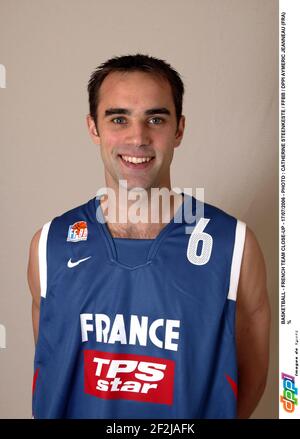 BASKETBALL - NAHAUFNAHME DER FRANZÖSISCHEN MANNSCHAFT - 17/07/2006 - FOTO : CATHERINE STEENKESTE / FFBB / DPPI AYMERIC JEANNEAU (FRA) % Stockfoto