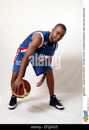 BASKETBALL - NAHAUFNAHME DER FRANZÖSISCHEN MANNSCHAFT - 17/07/2006 - FOTO : CATHERINE STEENKESTE / FFBB / DPPI TONY PARKER (FRA) % Stockfoto