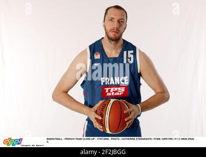 BASKETBALL - NAHAUFNAHME DER FRANZÖSISCHEN MANNSCHAFT - 17/07/2006 - FOTO : CATHERINE STEENKESTE / FFBB / DPPI FREDERIC WEIS (FRA) % Stockfoto