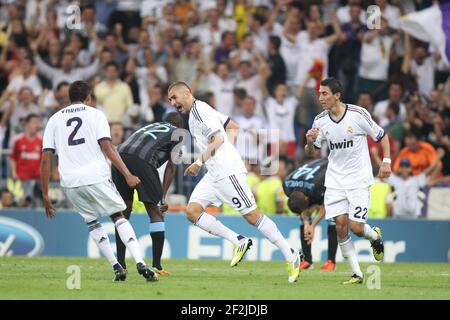 FUSSBALL - UEFA CHAMPIONS LEAGUE 2012/2013 - GRUPPENPHASE - GRUPPE D - REAL MADRID / MANCHESTER CITY - 18/09/2012 - FOTO MANUEL BLONDAU / AOP PRESS / DPPI - KARIM BENZEMA FEIERT, WIE ER EIN TOR Stockfoto