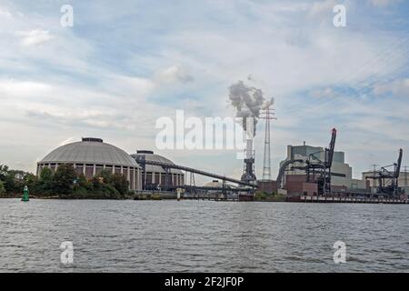 Hamburg, Deutschland - 09/08/2019: KWK-Anlage Moorburg des europäischen Energieunternehmens Vattenfall Stockfoto