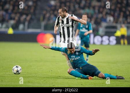 Giorgio Chiellini von Juventus und Casemiro von Real Madrid während der UEFA Champions League, Viertelfinale, 1st-Bein-Fußballspiel zwischen Juventus und Real Madrid am 3. April 2018 im Allianz Stadion in Turin, Italien - Foto Morgese - Rossini / DPPI Stockfoto