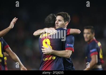 FUSSBALL - UEFA CHAMPIONS LEAGUE 2012/2013 - GRUPPE G - FC BARCELONA / CELTIC GLASGOW - 23/10/2012 - FOTO MANUEL BLONDAU / AOP PRESS / DPPI - ANDRES INIESTA FEIERT MIT LIONEL MESSI NACH DEM TOR AUSGLEICH TOR Stockfoto