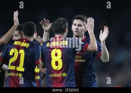 FUSSBALL - UEFA CHAMPIONS LEAGUE 2012/2013 - GRUPPE G - FC BARCELONA / CELTIC GLASGOW - 23/10/2012 - FOTO MANUEL BLONDAU / AOP PRESS / DPPI - ANDRES INIESTA FEIERT MIT LIONEL MESSI NACH DEM TOR AUSGLEICH TOR Stockfoto