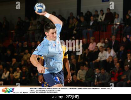 HANDBALL - FRANZÖSISCHE MEISTERSCHAFT D1 2006/2007 - TREMBLAY (FRA) - 13/12/2006 - TREMBLAY V DUNKERQUE FOTO : CATHERINE STEENKESTE / DPPI SEBASTIEN BOSQUET (DUNKERQUE) Stockfoto