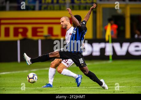 Torino's Lorenzo De Silvestri, Inter Mailand's Kwadwo Asamoah in Aktion während der italienischen Serie A Fußballspiel Inter Mailand gegen Torino am 26. August 2018 im San Siro Stadion in Mailand, Italien, Foto Morgese - Rossini / DPPI Stockfoto