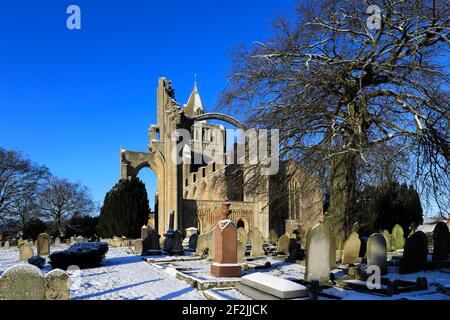 Winterschnee über Crowland Abbey; Crowland Stadt; Lincolnshire; England; Großbritannien Stockfoto