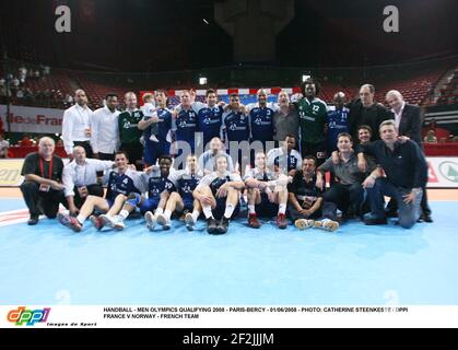 HANDBALL - OLYMPIA-QUALIFIKATION DER MÄNNER 2008 - PARIS-BERCY - 01/06/2008 - FOTO: CATHERINE STEENKESTE / DPPI FRANCE V NORWEGEN - FRANZÖSISCHE MANNSCHAFT Stockfoto