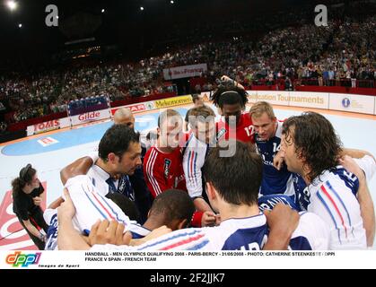 HANDBALL - OLYMPIA-QUALIFIKATION DER MÄNNER 2008 - PARIS-BERCY - 31/05/2008 - FOTO: CATHERINE STEENKESTE / DPPI FRANCE V SPANIEN - FRANZÖSISCHE MANNSCHAFT Stockfoto