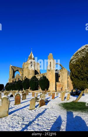 Winterschnee über Crowland Abbey; Crowland Stadt; Lincolnshire; England; Großbritannien Stockfoto