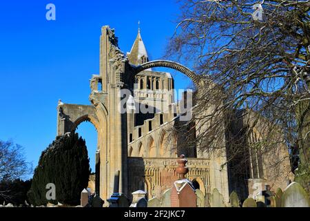 Winterschnee über Crowland Abbey; Crowland Stadt; Lincolnshire; England; Großbritannien Stockfoto