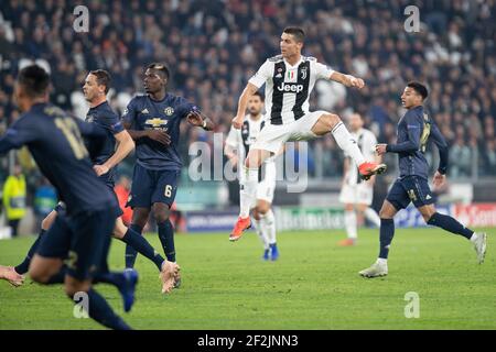 Paul Pogba von Manchester United und Cristiano Ronaldo von Juventus während der UEFA Champions League, Gruppe H Fußballspiel zwischen Juventus und Manchester United am 7. November 2018 im Juventus Stadion in Turin, Italien - Foto Morgese-Rossini / DPPI Stockfoto