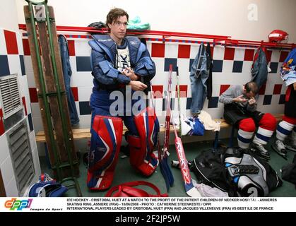 EISHOCKEY - CRISTOBAL HUET BEI EINEM SPIEL UM DEN GEWINN DER PATIENTEN KINDER VON NECKER KRANKENHAUS - ASNIERES SKATING RING, ASNIERE (FRA) - 18/06/2008 - FOTO : CATHERINE STEENKESTE / DPPI INTERNATIONALE SPIELER ANGEFÜHRT VON CRISTOBAL HUET (FRA) UND JACQUES VILLENEUVE (FRA) GEGEN DIE BESTEN ILE DE FRANCE SPIELER DER LIGA MAGNUS - CRISTOBAL HUET (FRA) Stockfoto