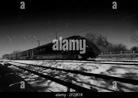 Klasse 802, Hull Züge Azuma Zug im Schnee, East Coast Main Line Railway, Peterborough, Cambridgeshire, England, UK Stockfoto